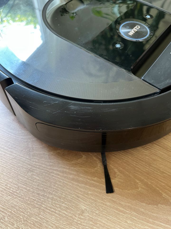 iRobot Roomba i7+ Saugroboter mit Absaugstation in Straßlach-Dingharting