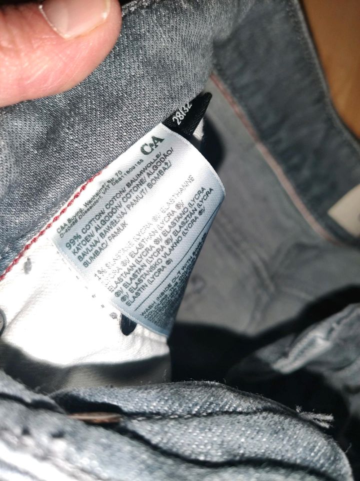 C&a jeans 28/32 blau grau Herren ungebügelt in Neu Ulm