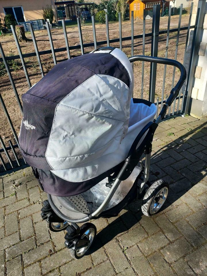 Kinderwagen Buggy Bergsteiger Capri mit Babyschale und Zubehör in Mahlow