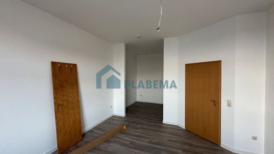 Große 1- Zimmer- Wohnung mit Schlafnische, wird frisch renoviert, neue EBK möglich in Parchim