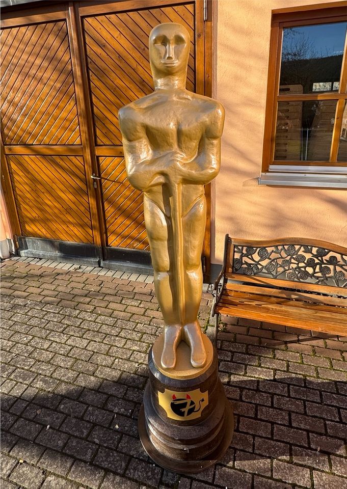 Lebensgroße Oscar ähnliche Figur in Bad Bocklet