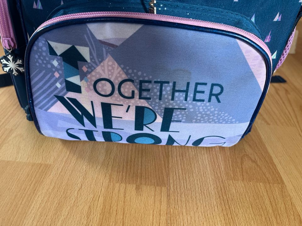 Schultasche von Together We‘re Strong in Neufahrn