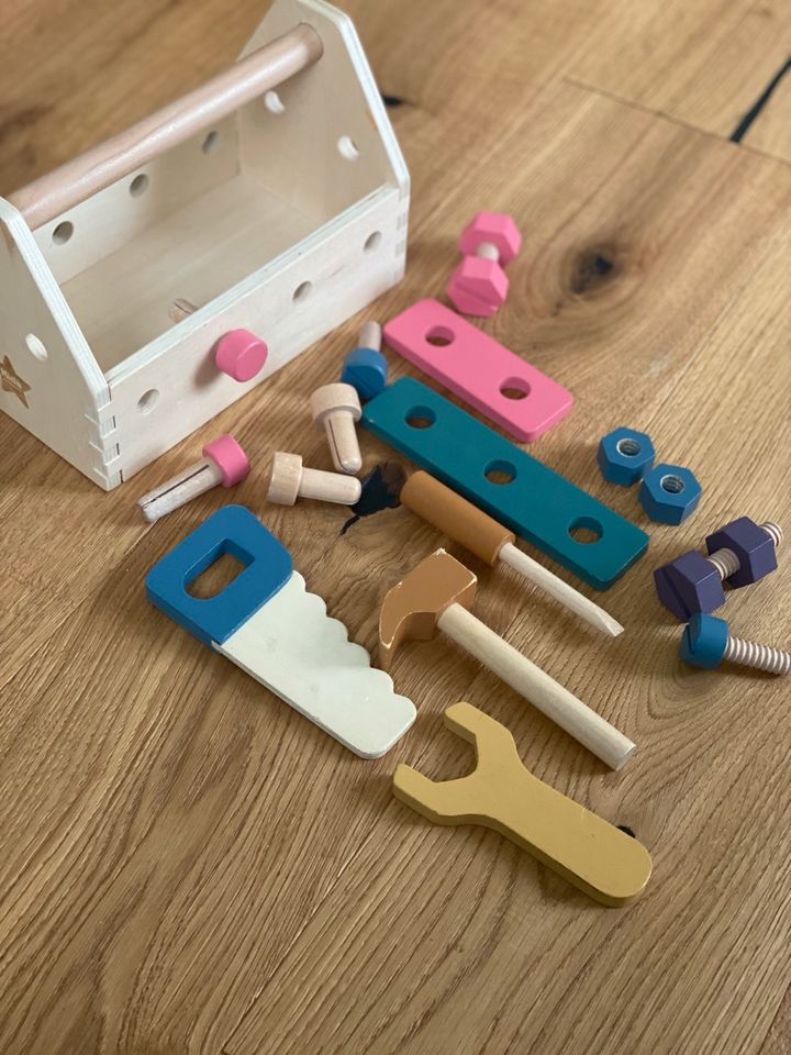 Werkzeugkasten Holz - Kids Concept in Saal