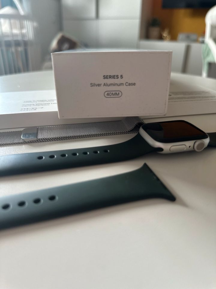 Apple Watch Series 5 | Khaki Case | silber Case | 97% A-K in Kiel