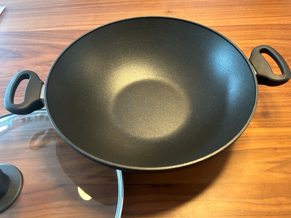 Woll Wok aus Aluminiumguss titanium nowo Pfanne 32cm in Senden