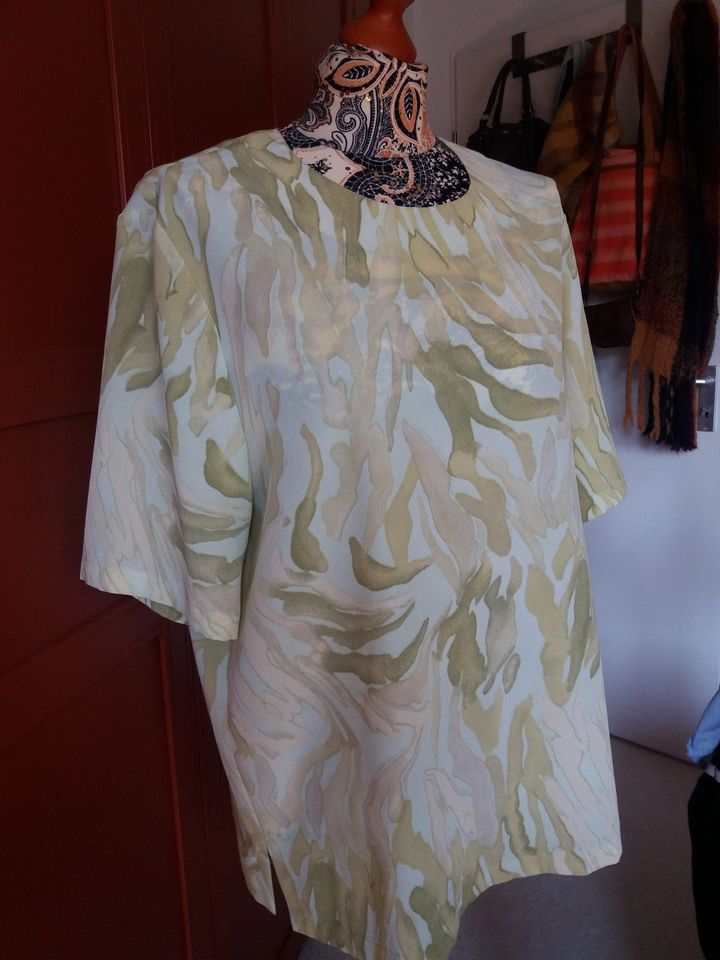 Bluse Shirt gr. 44 grün batik in Issum