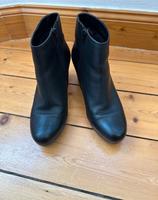 Gabor Echtleder Stiefelette schwarz Größe 39 top Zustand Niedersachsen - Göttingen Vorschau