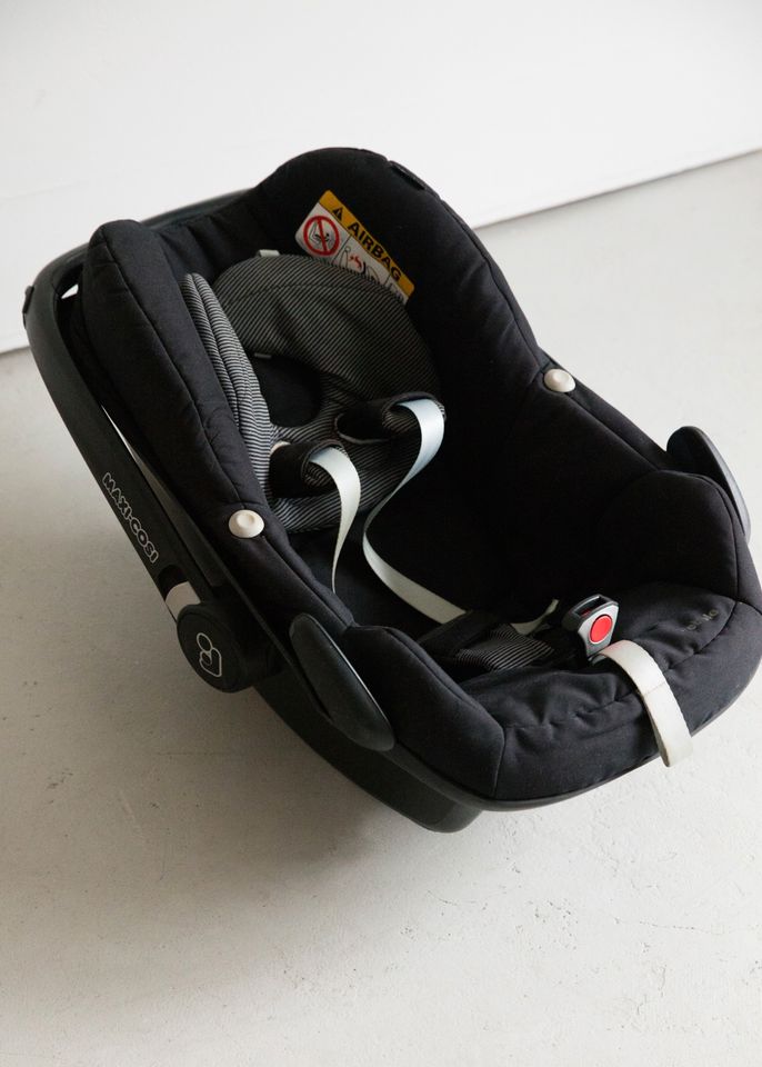 Maxi Cosi Pebble Babyschale Autositz in Hamburg