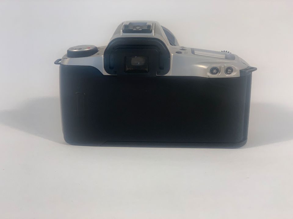 Canon EOS 500 N + Objektiv SOLINGER AF Zoom-Macro in Berlin