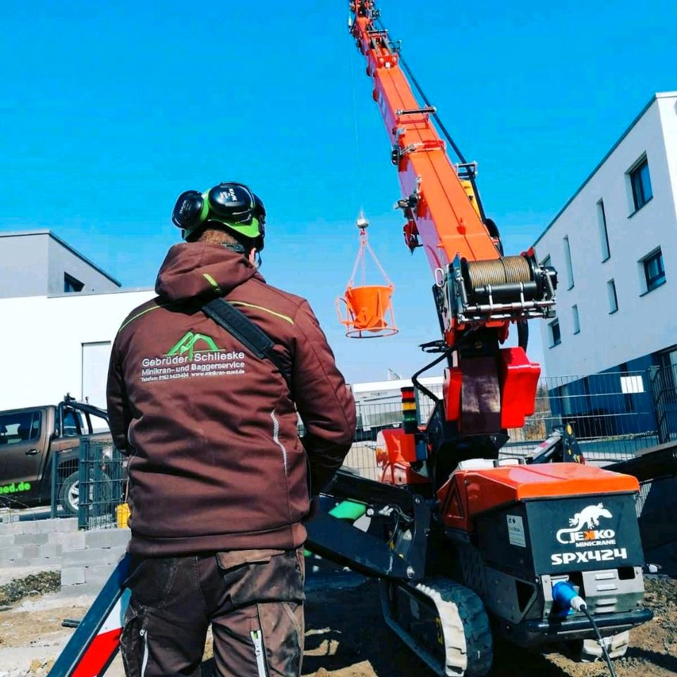 Minikran Kran Pool Verglasung Hausbau Heben in Villingen-Schwenningen