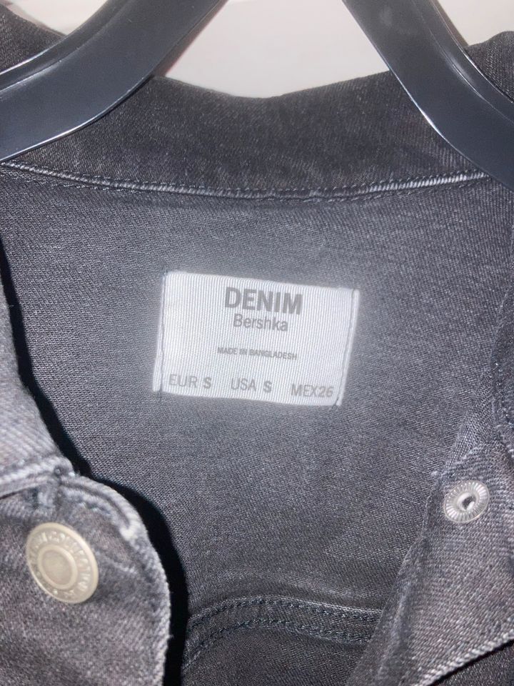 Bershka Jeansjacke Damen Gr. S in Niederdorfelden