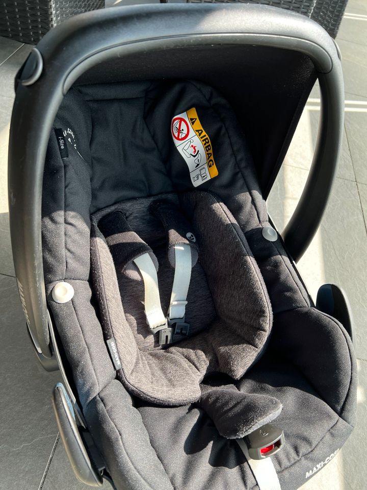 Maxi-Cosi Babyschale/ Autositz Pebble Pro Essential black in Kenzingen