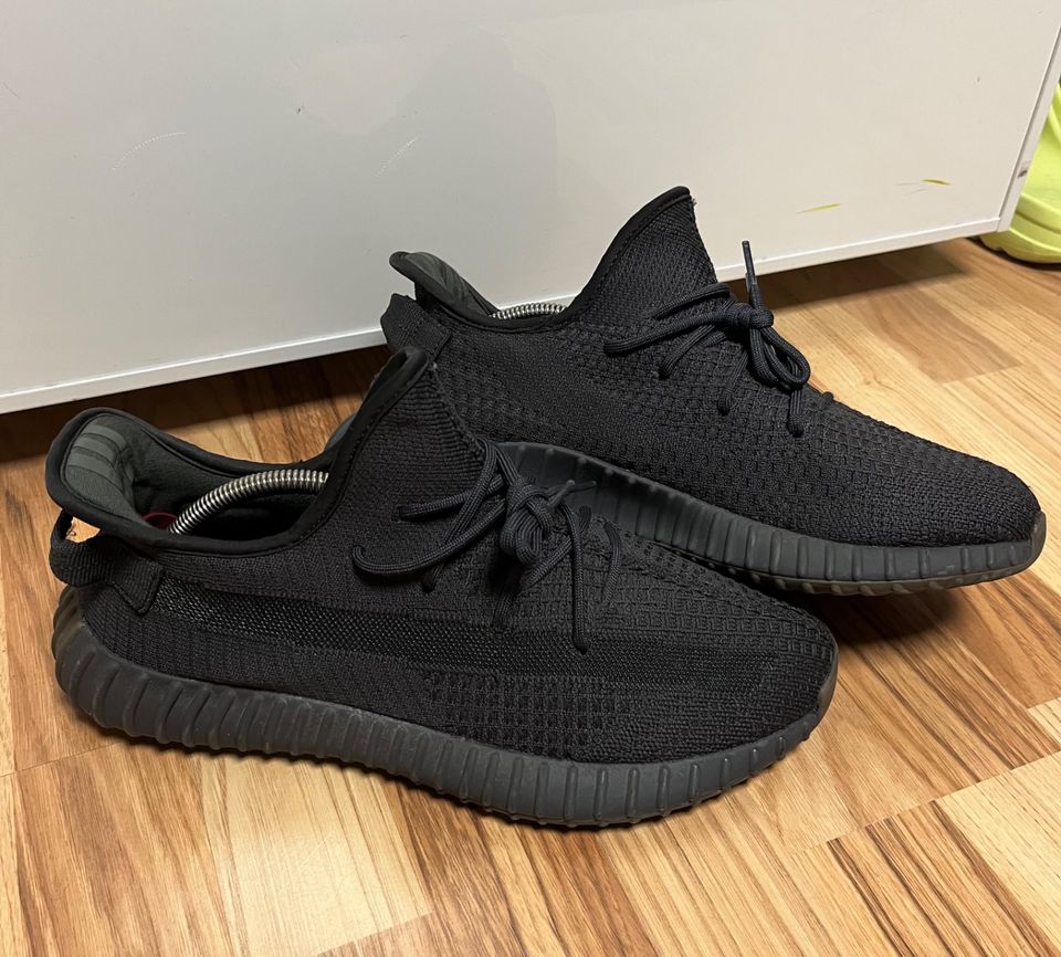 Adidas Yeezy Boost 350 V2 Cinder 44 Sneaker Schwarz Top Original in Dortmund