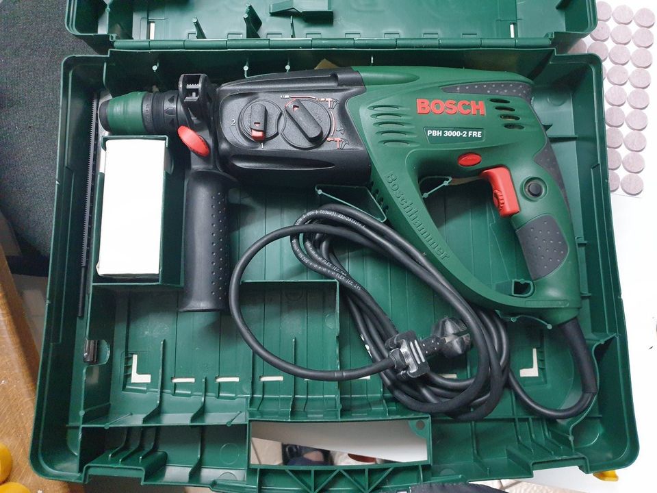 Bosch Bohrhammer PBH 3000-2 FRE, SDS-plus, incl. Flachmeißel, Zub in Forchheim