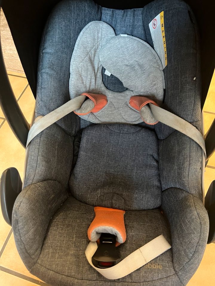 Maxi Cosi Babyschale im schönen Jeanslook *zeitlos und neutral* in Kieselbronn