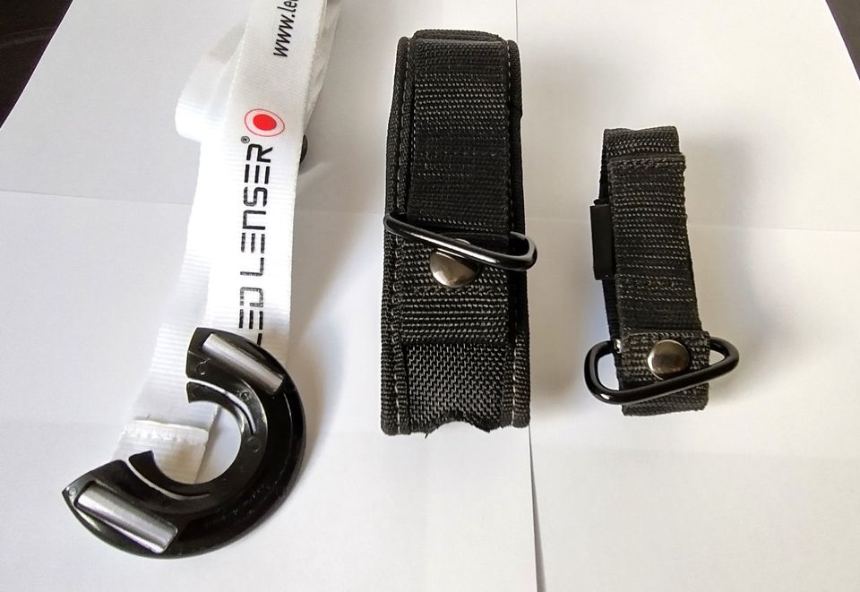 2 Led Lenser Holster..P3 , P7 und 2 Halsbänder mit Halterung in Saarbrücken