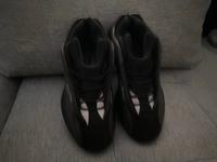 Yeezy 700 v3 Bayern - Oberasbach Vorschau