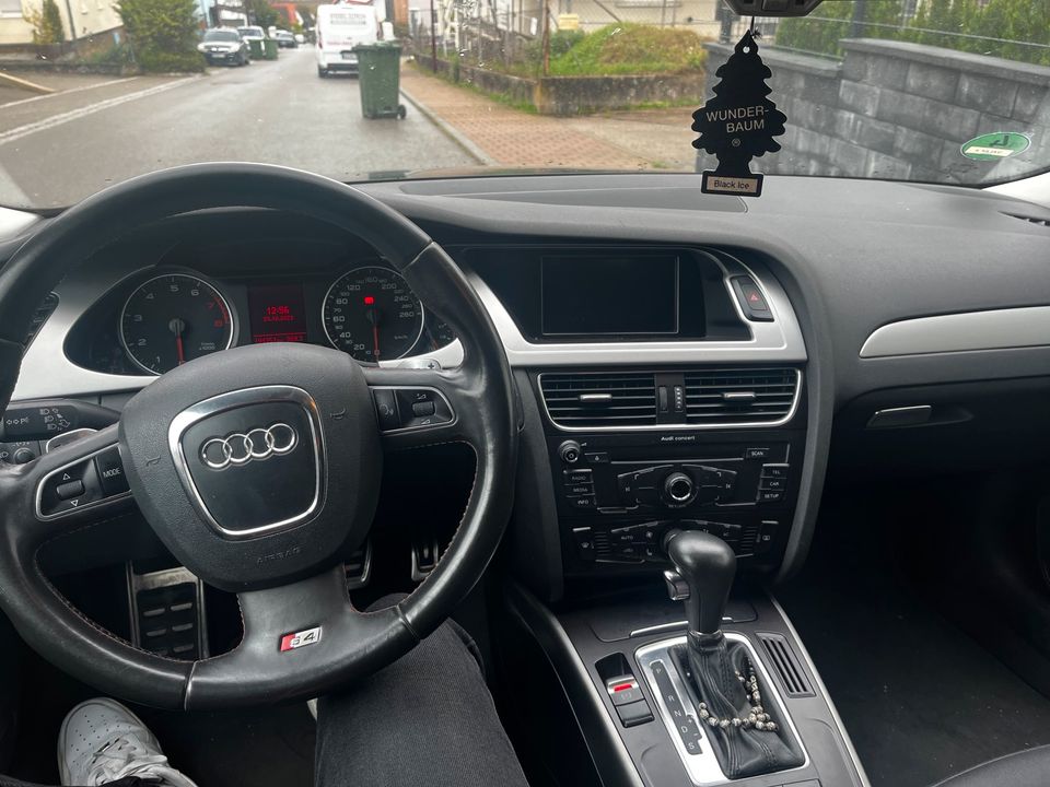 Audi A4 B8 8K 1.8 TFSI Phantomschwarz Multitronic in Eberdingen