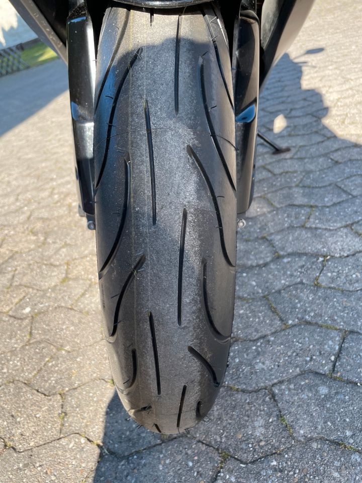 Suzuki GSX R 750 K7 in Heilsbronn