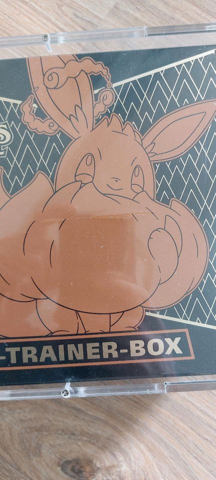 pokemon glänzendes schicksal top trainer box in Langenburg