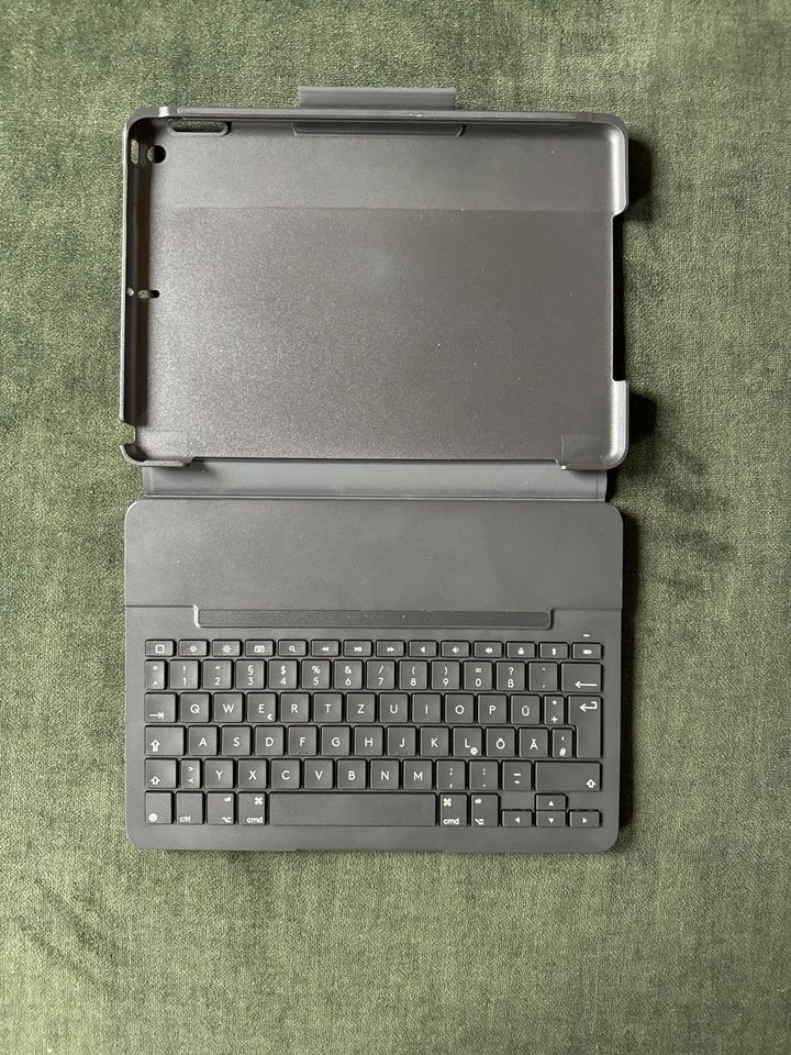 Logitech Slim Folio für iPad (7., 8. und 9. Generation) in Friesenheim