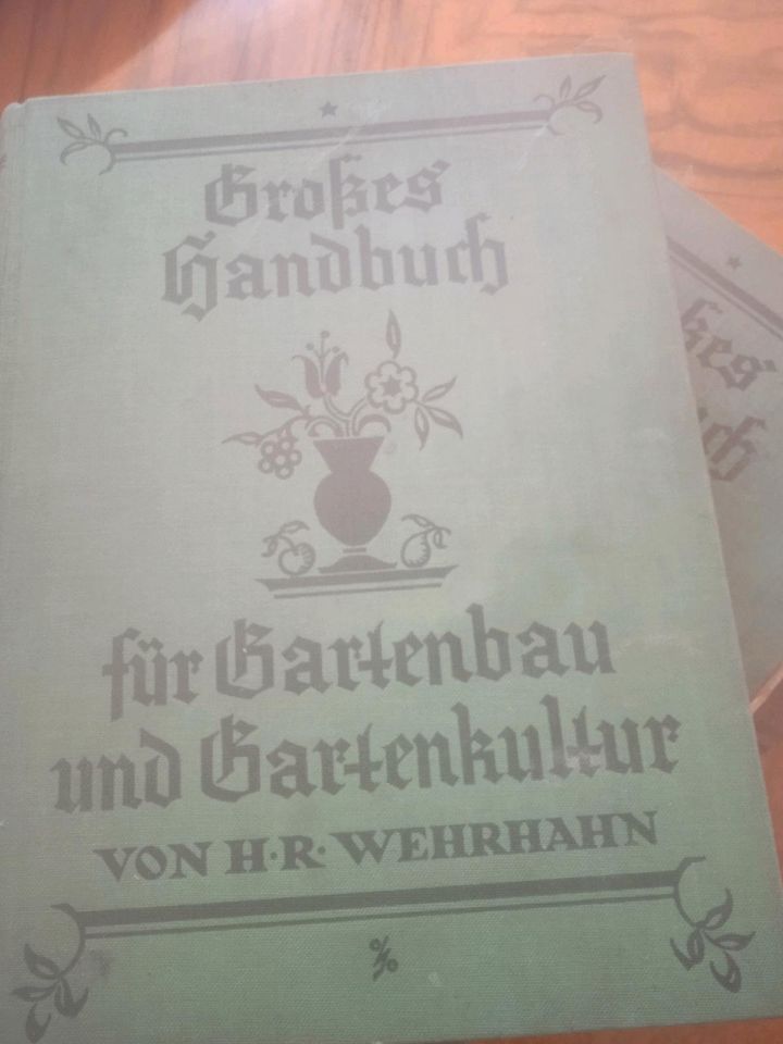 2 große Gartenhandbücher in Treuen