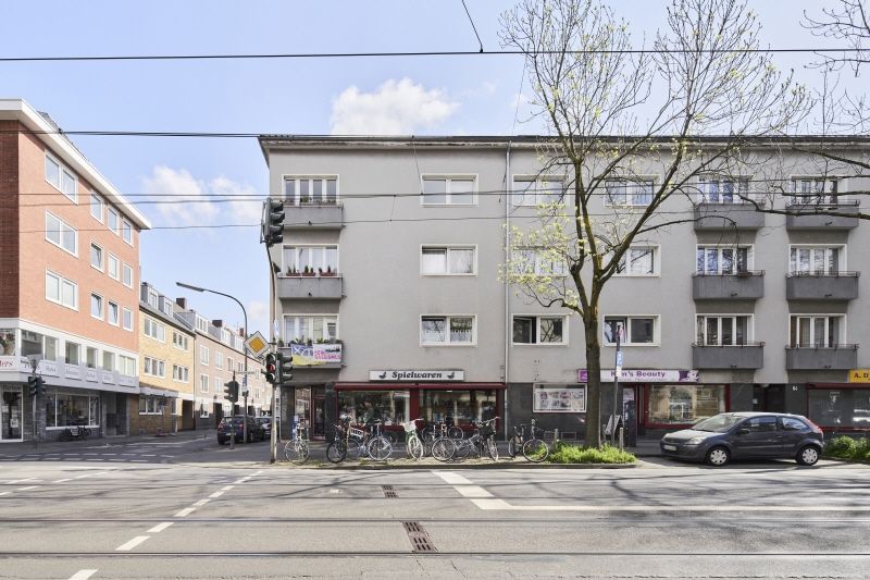 Helle und außergewöhnliche 5-Zimmer-Wohnung mit drei Austritten in zentraler Lage von Lindenthal in Köln