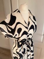 H&M Blusenkleid Gr S Trend Print viskose leicht Sommerkleid Kleid Hessen - Hünstetten Vorschau