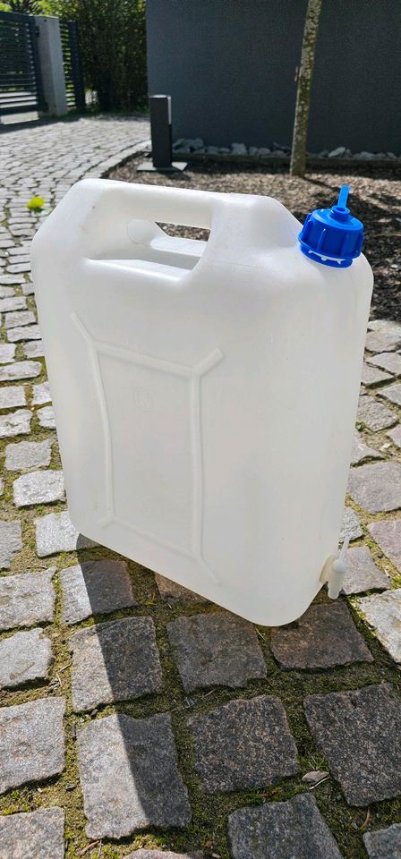 Wasserkanister 20l in Neustadt-Glewe