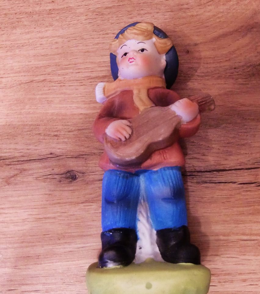 Keramik Figur alt, Gitarrenspieler, 15 cm hoch in Deißlingen