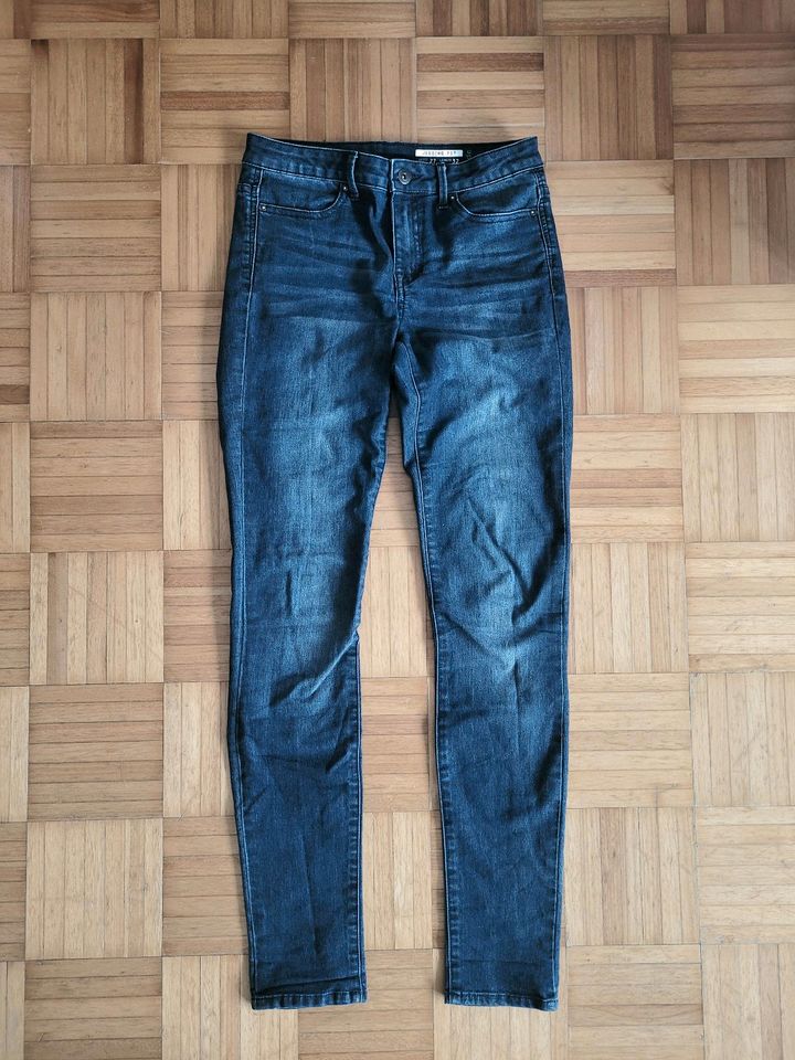 Jeans von edc by Esprit, mittelblau blau, Weite 27 in Düsseldorf