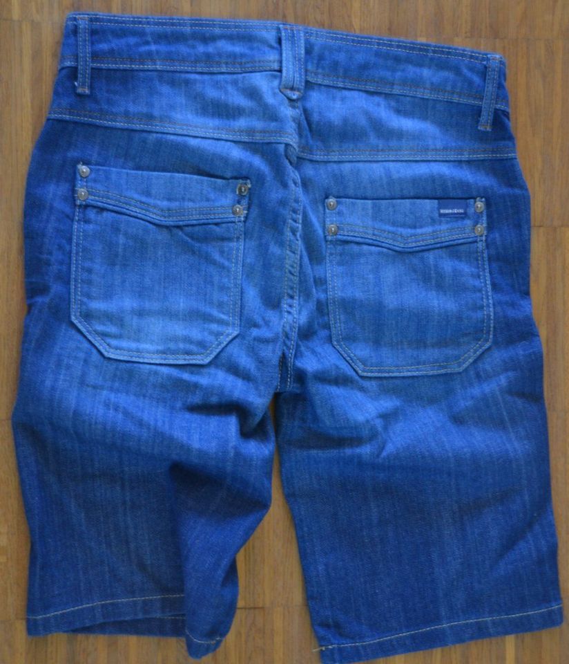 kurze blaue Jeans, Marke Mango, Gr. 32 in Berlin