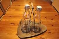 2 Glasflaschen mit Metallständer zur Deko Hessen - Cölbe Vorschau