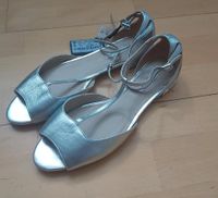 NEU Massimo Dutti Leder Sandalen T Riemchen Flats 38 silber Mülheim - Köln Höhenhaus Vorschau