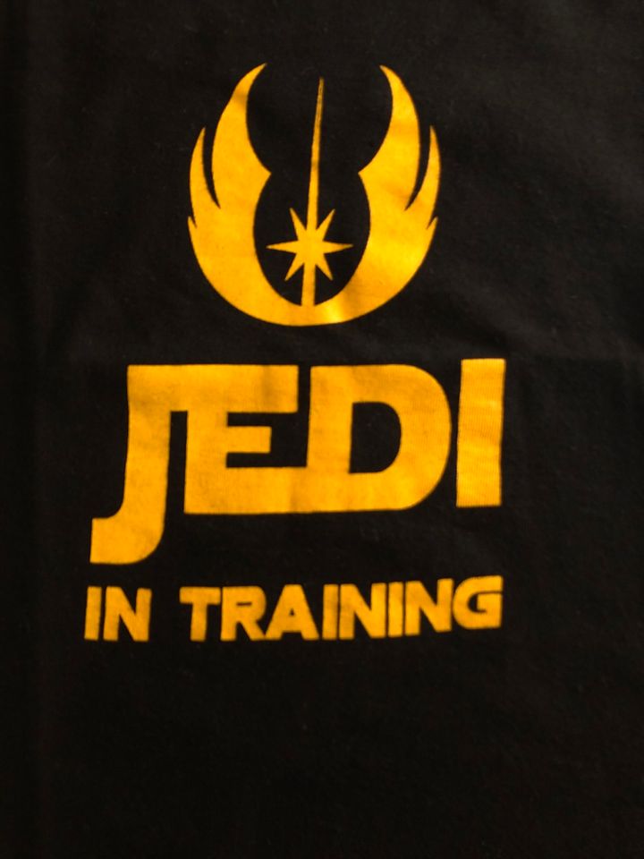 Star Wars Jedi T-Shirt Gr. 98 / 104 NEU in Düsseldorf