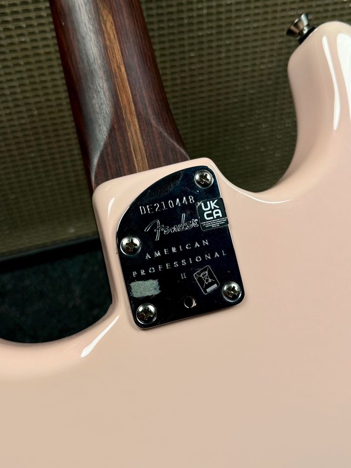 2017 Fender AM Professional II RW Stratocaster Shell Pink in Kiefersfelden