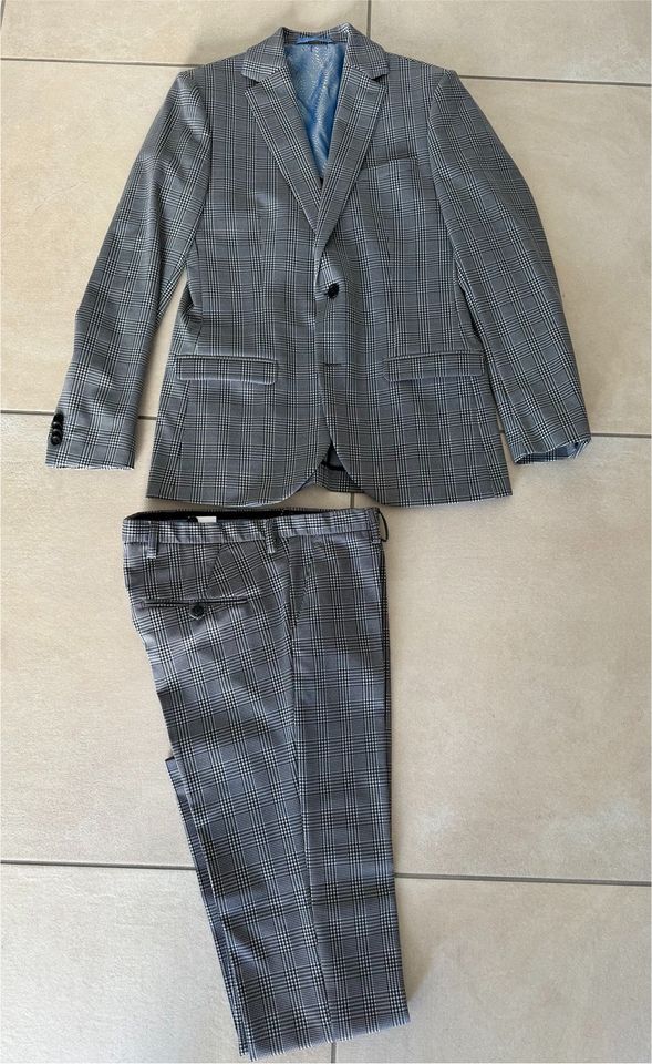 Wormland Man Anzug Suit Slim Fit Größe 98 / 50 in Östringen
