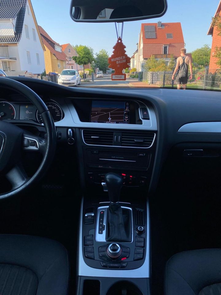 Audi A4 B8 2.0TDI Avant Automatik 8G  Navigation LED. TÜV 12.24 in Coppenbrügge