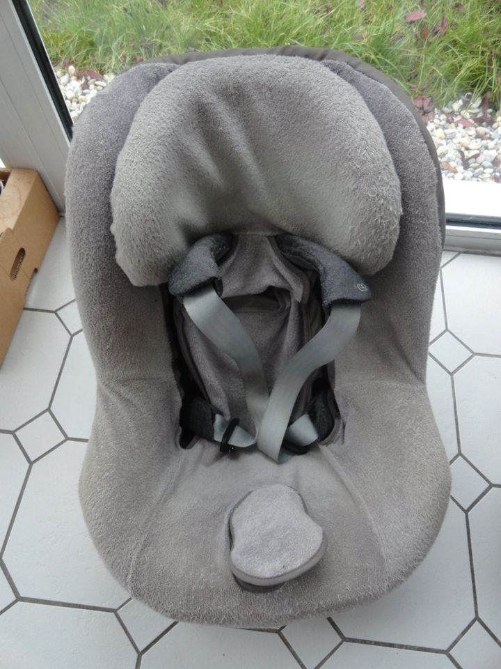 *SCHNÄPPCHEN* Set Maxi Cosi Pearl mit FamilyFIX Station Autositz in Maintal