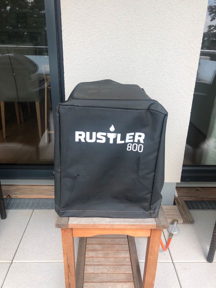 Rustler 800 Hochleistungsgrill / Oberhitze Gasgrill in Klein-Winternheim