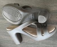Crocs Pantoletten mit Absatz Gr. 34 braun Nordrhein-Westfalen - Grevenbroich Vorschau