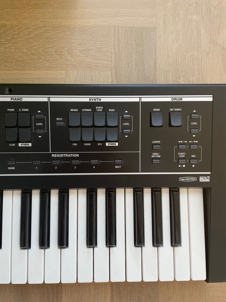 Roland VR-09-B V-Combo Keyboard in München