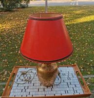 Vintage Retro Lampe 70er mit rotem Schirm und Golddekor Shabby Niedersachsen - Wolfsburg Vorschau