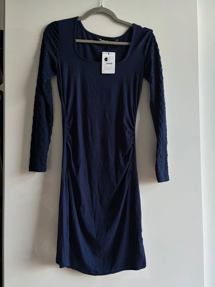 Desigual Kleid mit Spitze NEU in Hamburg