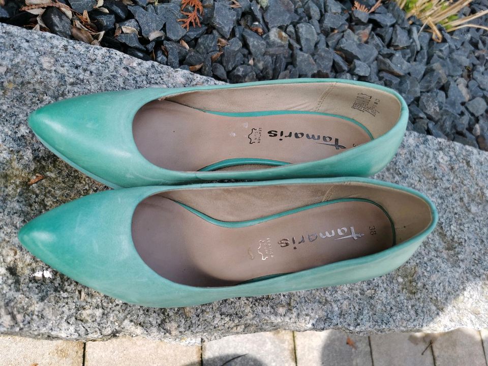 Tamaris Pumps grün Leder Leather Cuir Gr.38 in Ebermannstadt