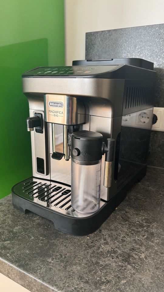 Kaffeevollautomat DeLonghi Magnifica Evo Kaffeemaschine in Viechtach