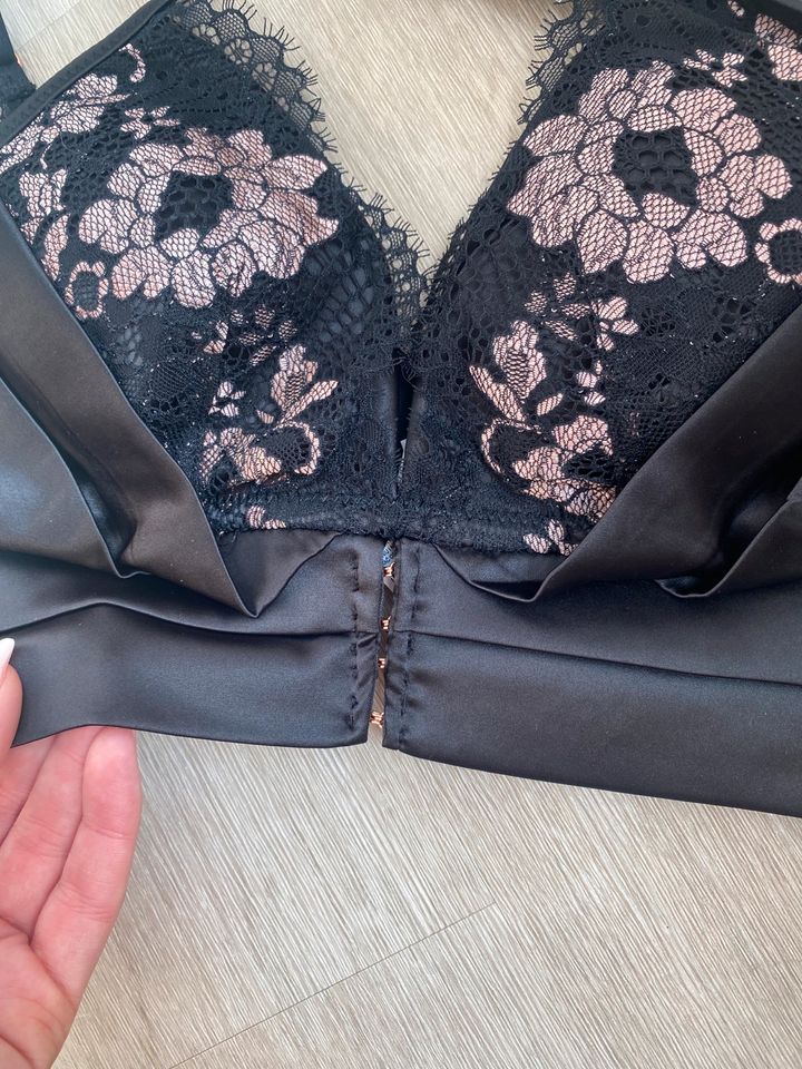 BH mit spitze M schwarz nori Hunkemöller Neu sexy in Berlin