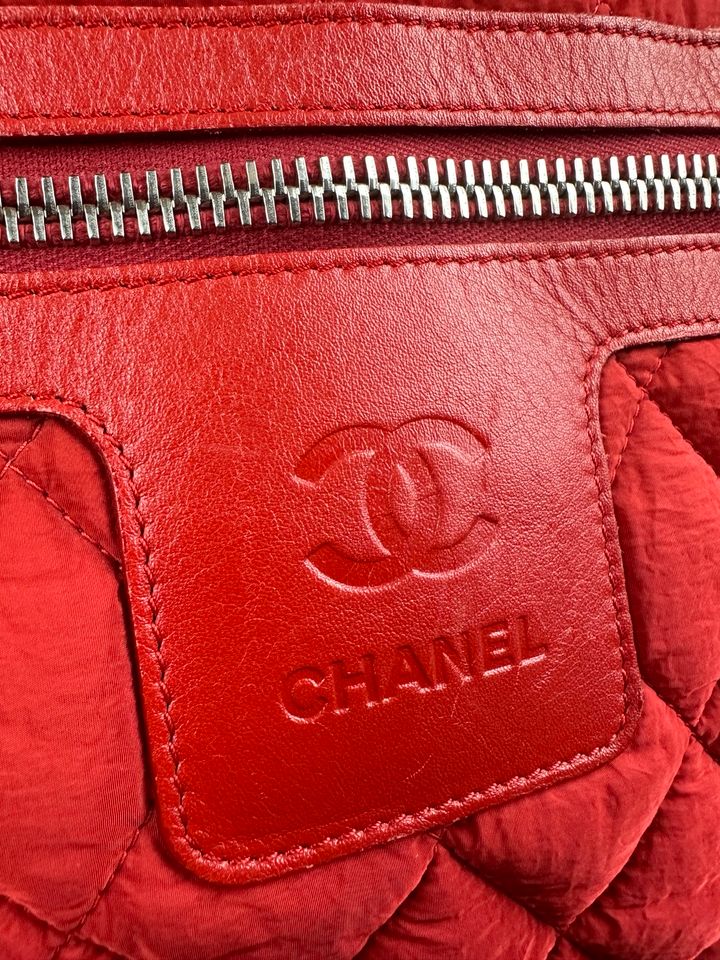 Vintage Chanel Cocoon Handtasche Shopper rot in Oberhausen