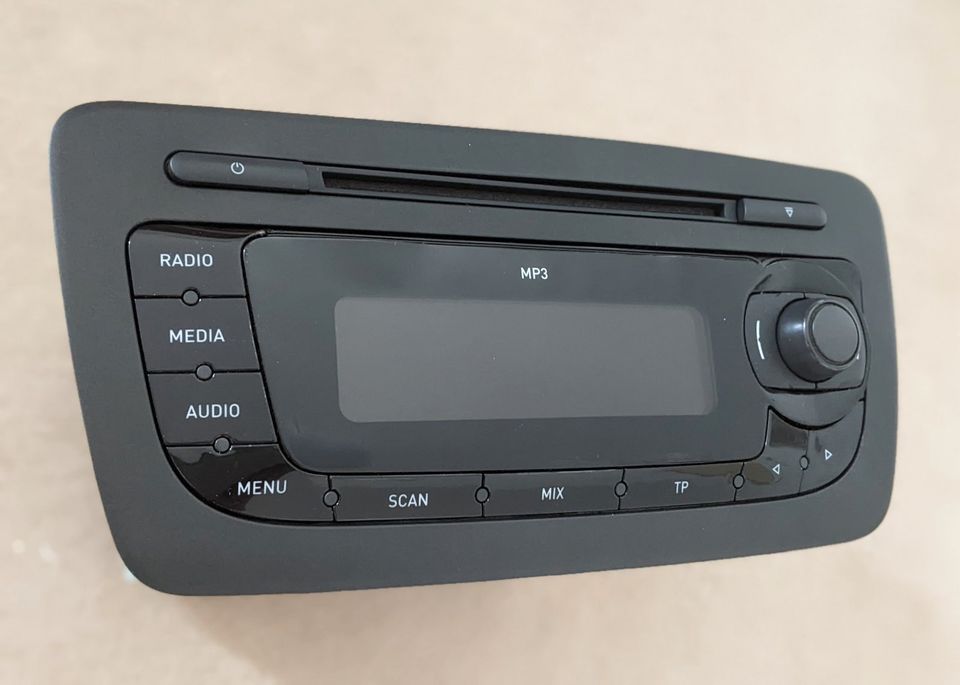 Autoradio Seat Ibiza 6J | MP3 | CD Player 6J0035153B in Bielefeld