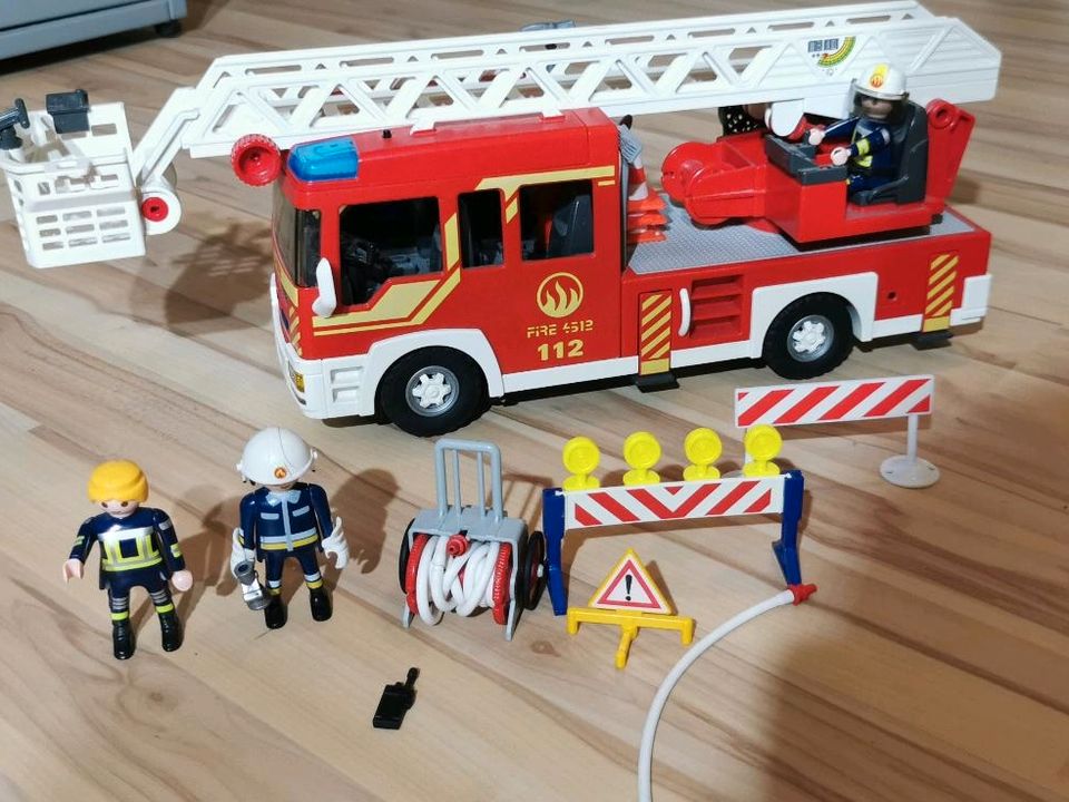 Playmobil Feuerwehr Leiterwagen 5362 incl. RC Modul Fernsteuerung in Schkopau